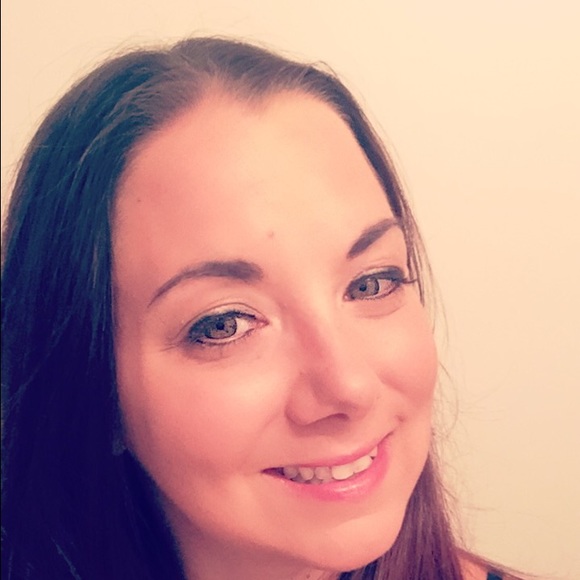 Profile Picture of Heather Engles (@heatherengles4) on Poshmark