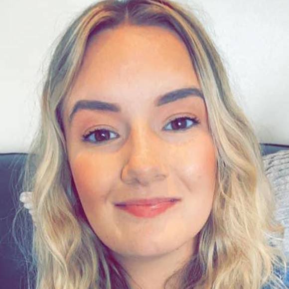 Profile Picture of Lucy Clark (@lucindaaa94) on Poshmark