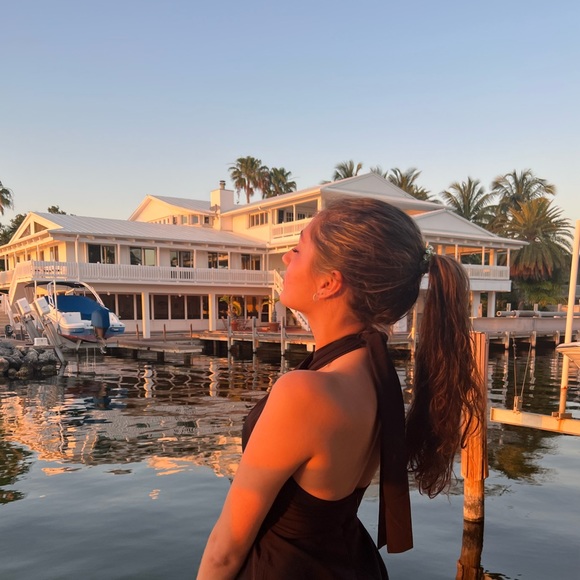 Profile Picture of Melanie Mioduchoski (@melaniemiod) on Poshmark