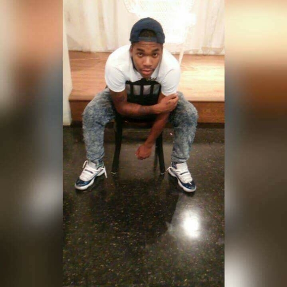 Profile Picture of Damonee Dennis (@dadennis22) on Poshmark