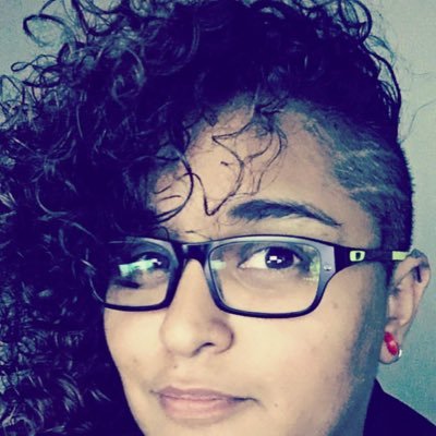 Profile Picture of Gloria Eaton (@Lola_Llamas) on Twitter