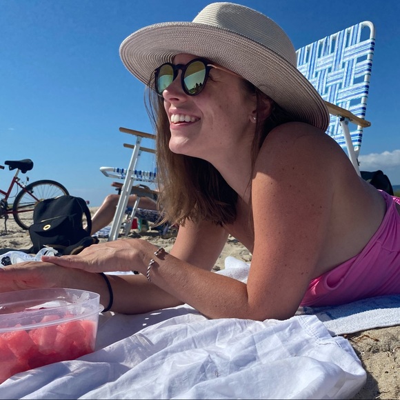 Profile Picture of Molly Scavone (@mollycicola) on Poshmark