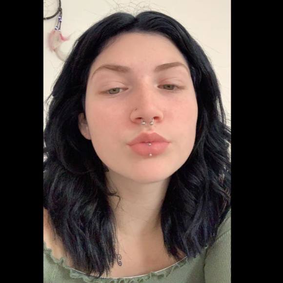 Profile Picture of Madison Muise (@madison_muise) on Poshmark