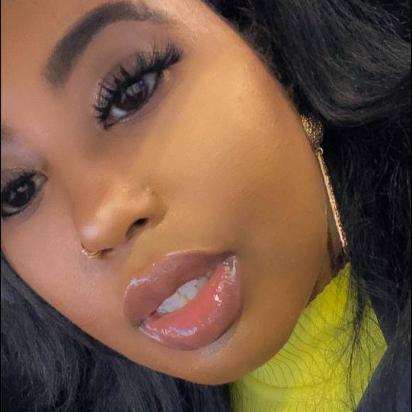 Hanna Hassan - Poshmark Profile Picture of Hanna Hassan (@hanna706) on Poshmark