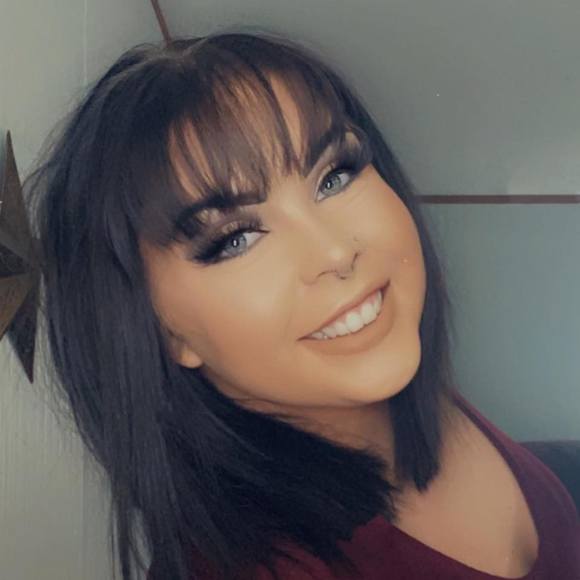 Profile Picture of Frankiejo Dowding (@fdowding) on Poshmark