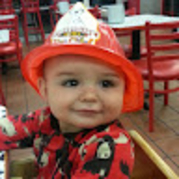 Luis Ibanez - Poshmark Profile Picture of Luis Ibanez (@mybusiness1985) on Poshmark