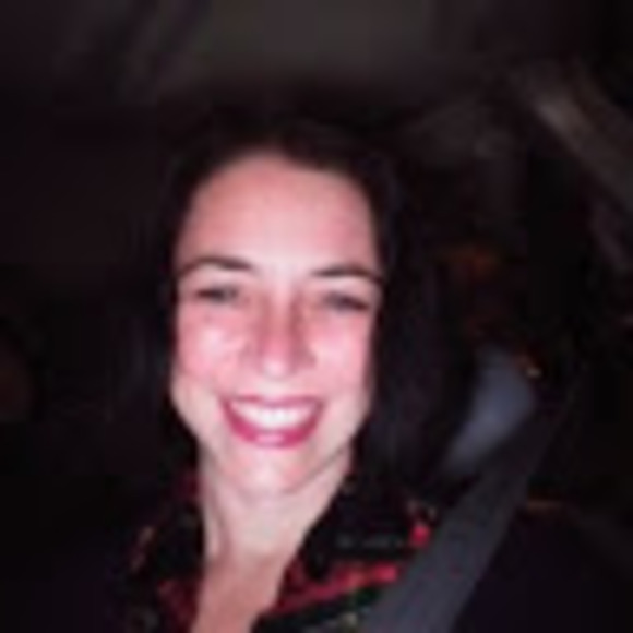 Profile Picture of Lisa Diescher (@diescherlisa) on Poshmark