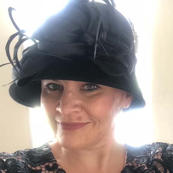 Profile Picture of Claudia Marcoline (@mscat72) on Poshmark