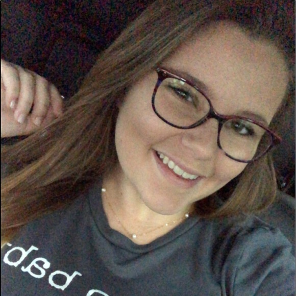 Profile Picture of Brianna Scordato (@bscordato1) on Poshmark