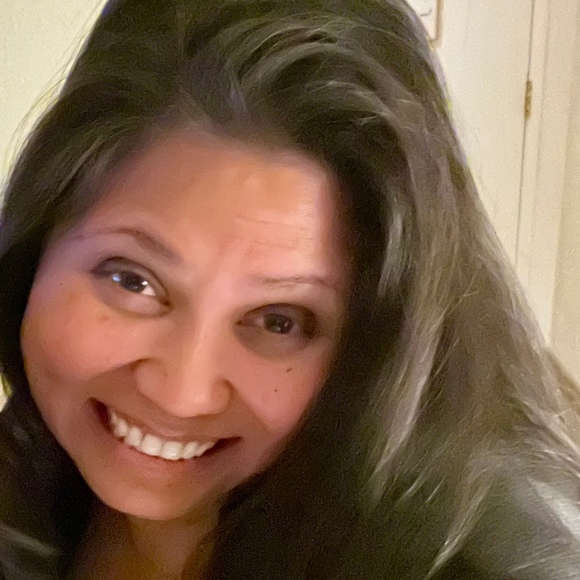 Profile Picture of Karen Klingsheim (@kklingsheim) on Poshmark