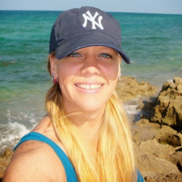 Rebecca Tisthammer - Poshmark Profile Picture of Rebecca Tisthammer (@ratisthammer) on Poshmark