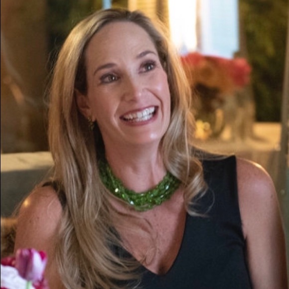 Profile Picture of Amy Howe (@ahowe75) on Poshmark