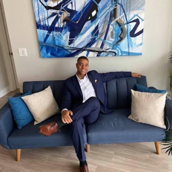 Profile Picture of Richard Delphin (@rvdel3) on Poshmark