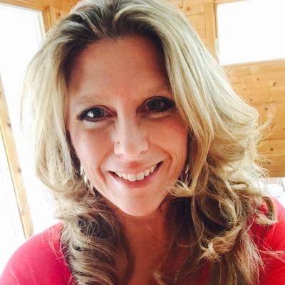 Profile Picture of Julie Orr (@JulieOrrartist) on Twitter