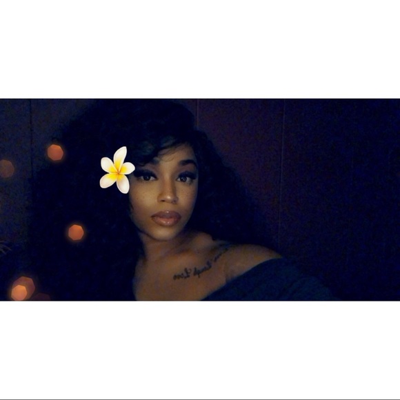 Profile Picture of Asya Settles (@loveasyaj) on Poshmark