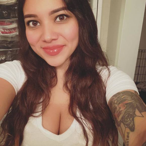 Profile Picture of Crystal Vigil (@crystalvigil873) on Poshmark