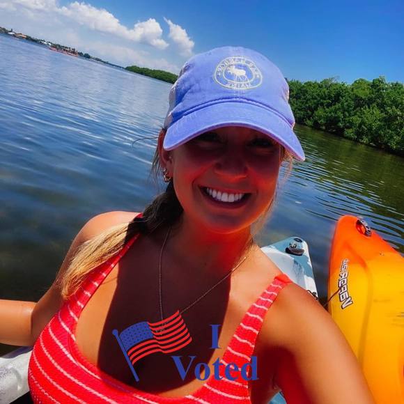 Profile Picture of Megan Manhard (@meganeman) on Poshmark