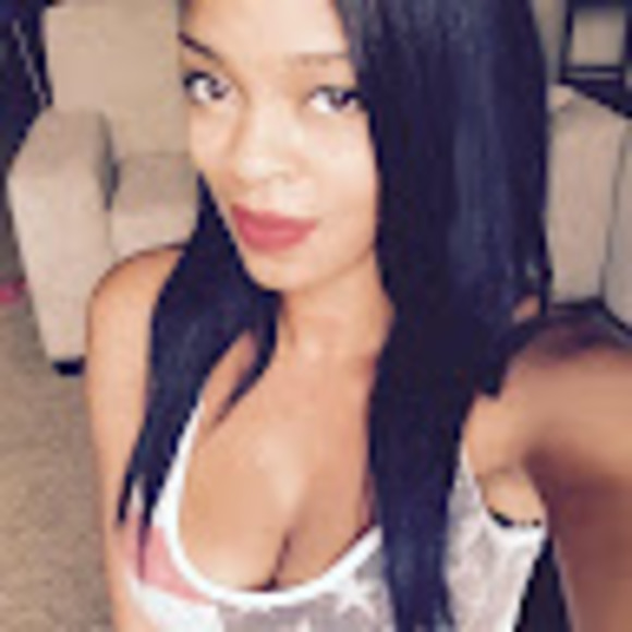 Profile Picture of T Stephenson (@takikyahstep) on Poshmark