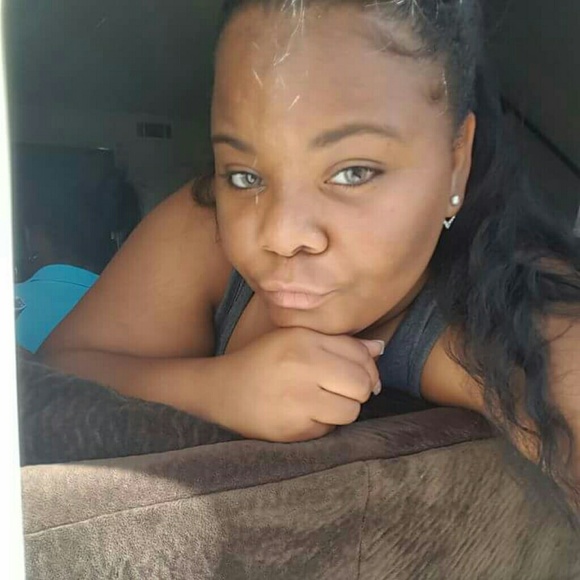 Profile Picture of Sparkle Johnson (@mrsjohnson123) on Poshmark