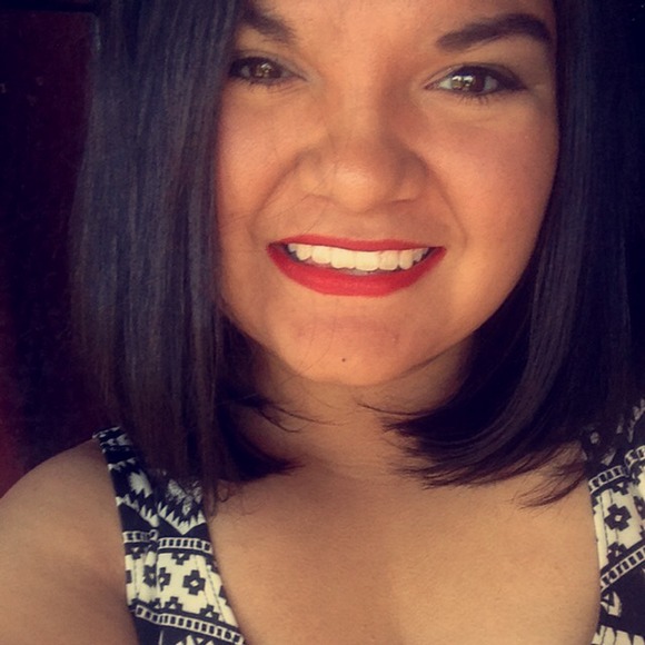 Profile Picture of Sara Cavazos (@sara_lee32) on Poshmark