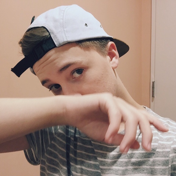 Profile Picture of Daniel Norton (@dnorton96) on Poshmark