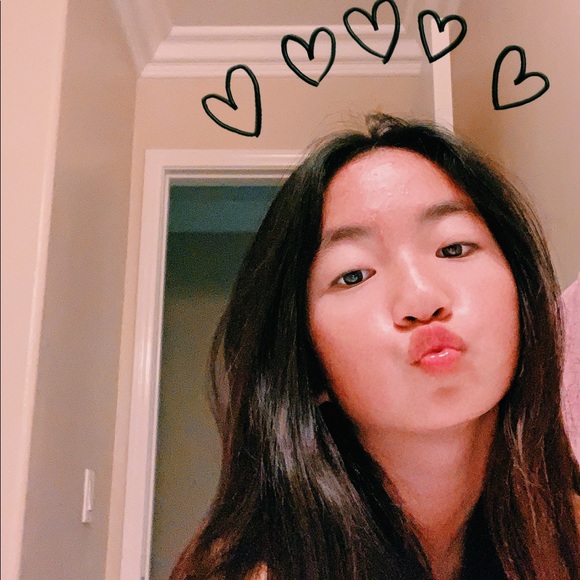 Profile Picture of Aileen Somg (@aileensong) on Poshmark