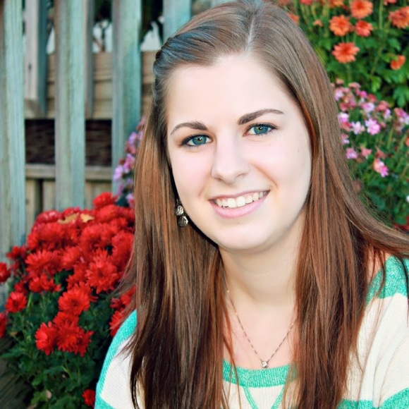 Profile Picture of Casey Markham (@cmarkham14) on Poshmark