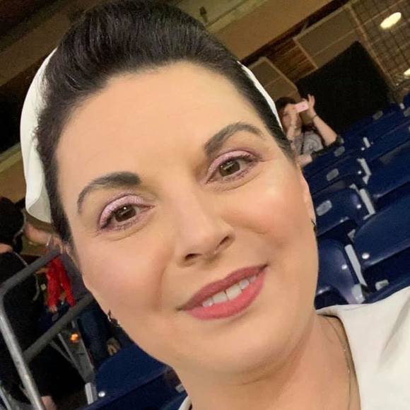 Profile Picture of Julie Dupont (@juliedupont) on Poshmark