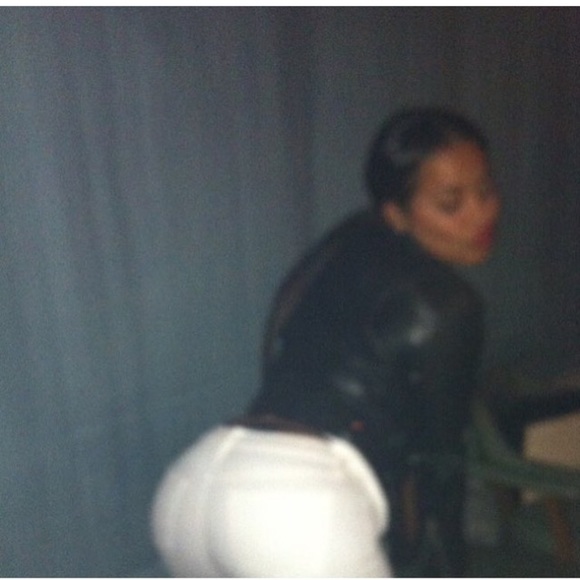 Profile Picture of Moiya Baker (@moiyab7) on Poshmark