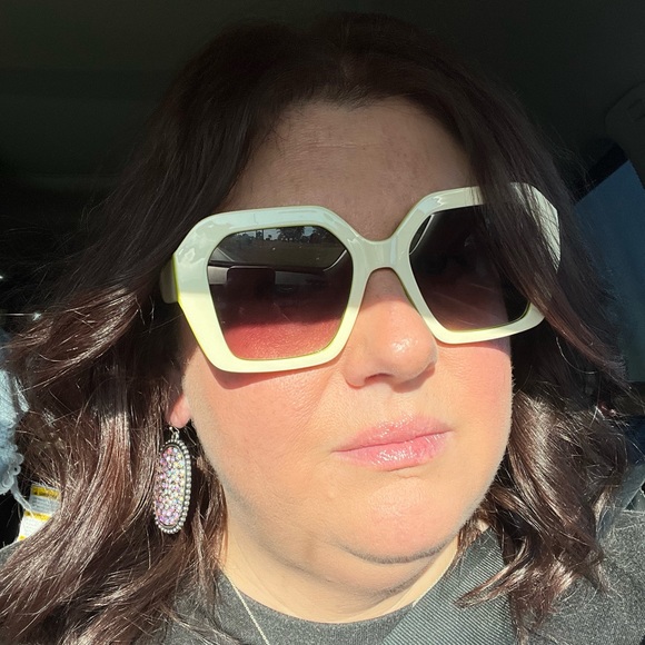 Profile Picture of Miranda Ramer (@mjb10) on Poshmark