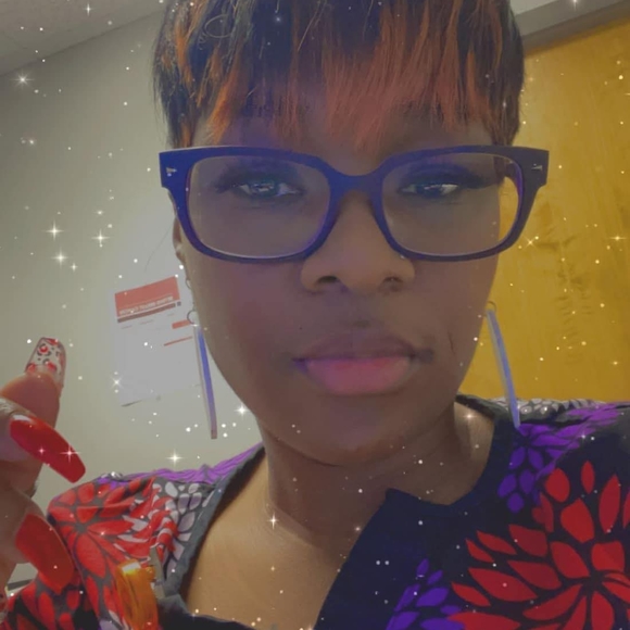 Markea Markea - Poshmark Profile Picture of Markea Markea (@markeamarkea) on Poshmark