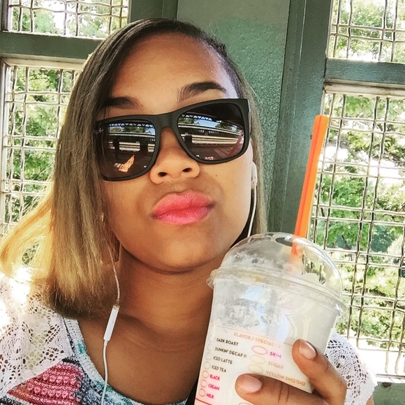 Profile Picture of Stephany Lorenzo (@phany_03) on Poshmark