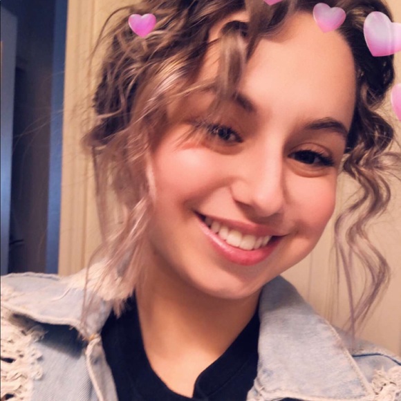 Profile Picture of Michaela Keel (@michaelakeel) on Poshmark