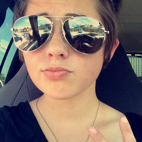 Profile Picture of Isabella Silvers (@isabellasilvers) on Poshmark