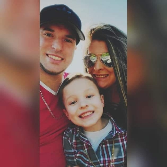 Profile Picture of Alicia Ansbach (@aansbach) on Poshmark