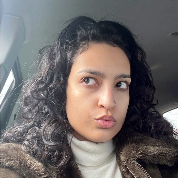 Profile Picture of Salesha Karim-picco (@saleshak) on Poshmark