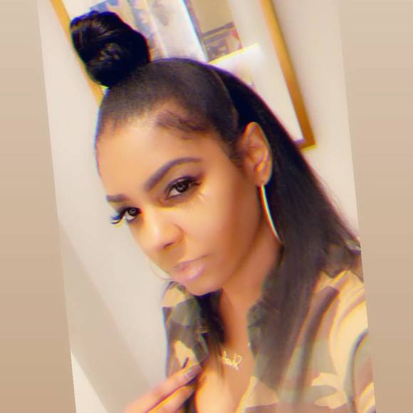 Profile Picture of Shardae Franklin (@shardaef) on Poshmark