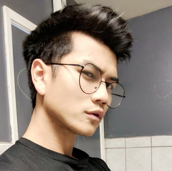 Profile Picture of Pham Bootchot (@phamaisazn) on Poshmark