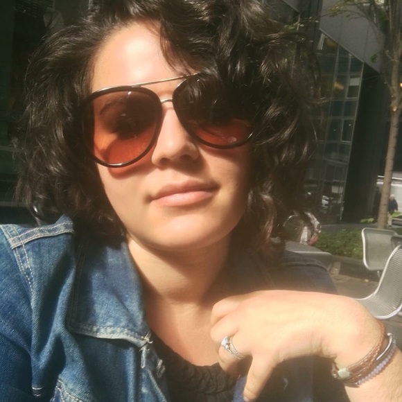 Profile Picture of Celia Gianis (@ceejoyy) on Poshmark