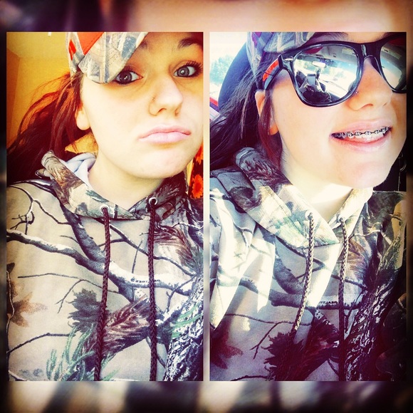 Profile Picture of Valerie Longaker (@val_07) on Poshmark