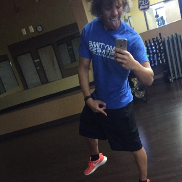 Nick Vankleeck - Poshmark Profile Picture of Nick Vankleeck (@nickiiiv) on Poshmark