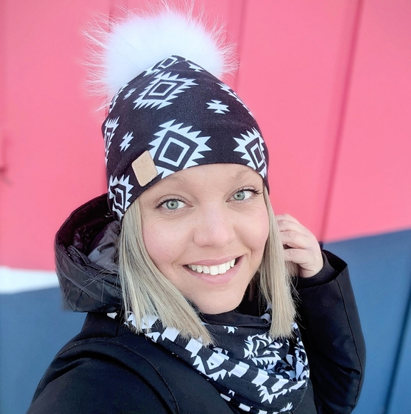 Profile Picture of Sara Laferriere (@sara00kim) on Poshmark