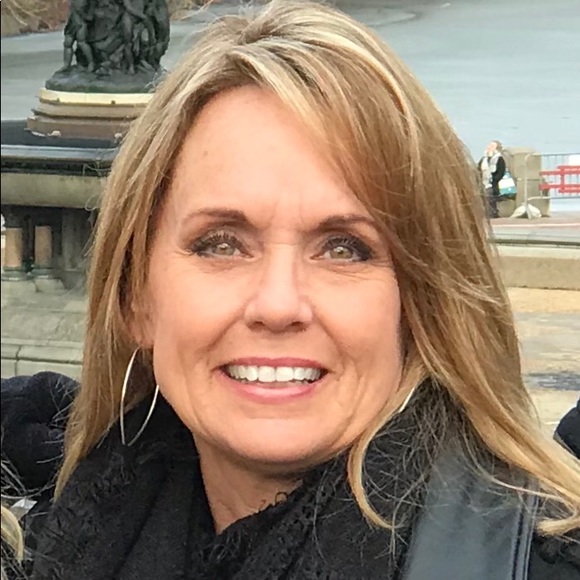 Profile Picture of Meredith Emmott (@mermer6356) on Poshmark