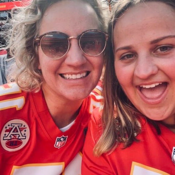 Profile Picture of Hannah Gebauer (@gebauerhannah12) on Poshmark