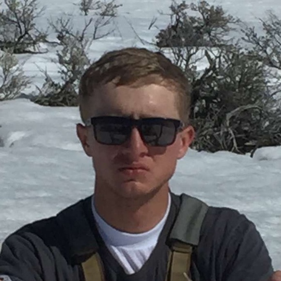 Profile Picture of Hunter Bloxham (@iamthehunter) on Poshmark