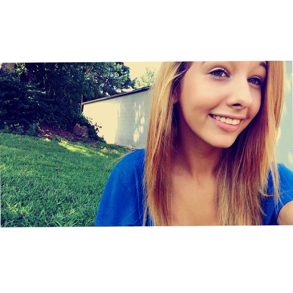 Profile Picture of Amanda Reigner (@adreigner) on Poshmark