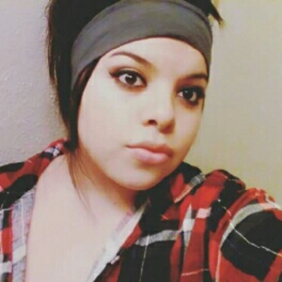 Profile Picture of Daniela Kaercher (@danielak_777) on Poshmark
