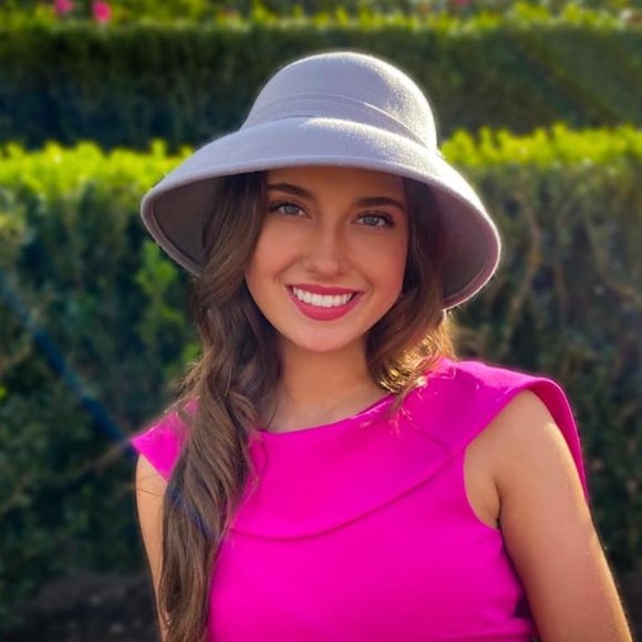 Profile Picture of Isabel Labuff (@i_labuff) on Poshmark