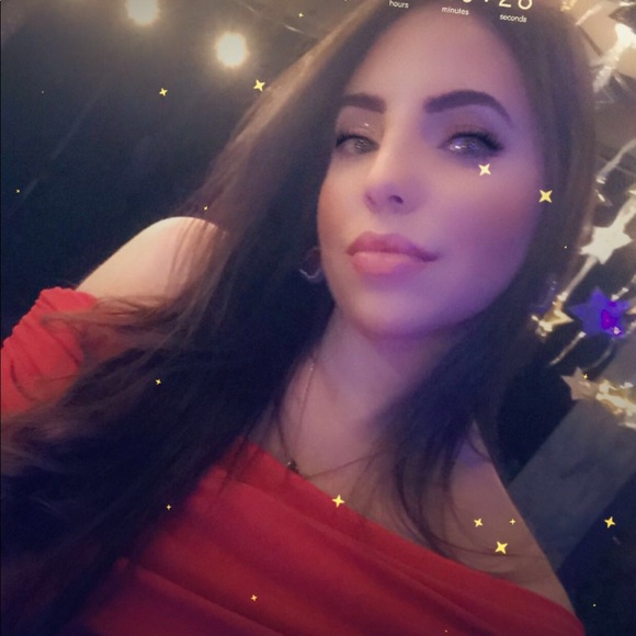 Profile Picture of Genesis Crespo (@crespogenesis71) on Poshmark