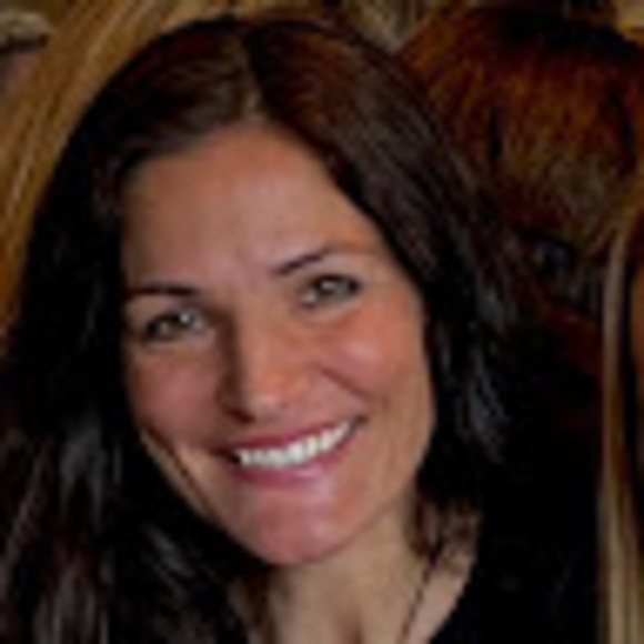 Profile Picture of Felicia Lahart (@felicialahart) on Poshmark